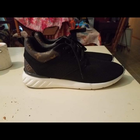 Louis Vuitton shoes - Picture 2 of 4